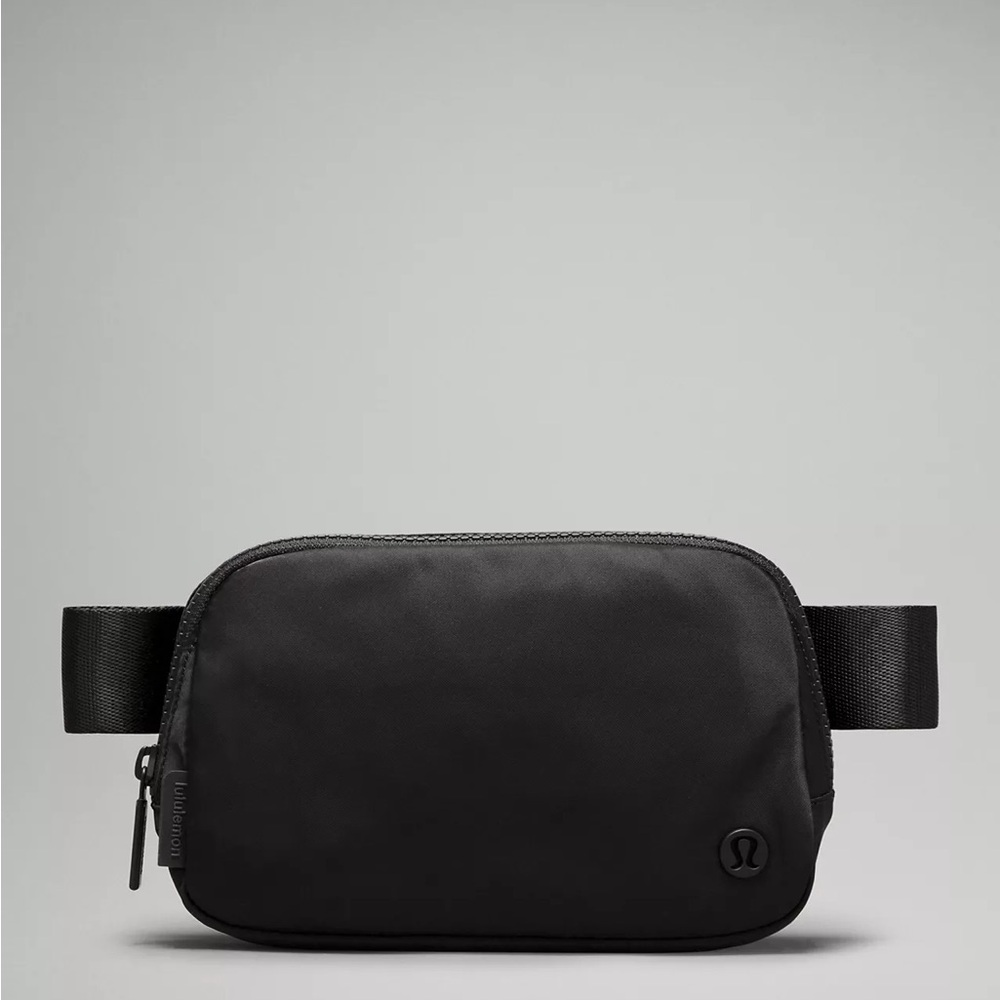 NWOT Lululemon athletica  Everywhere Belt Bag 1L (black)